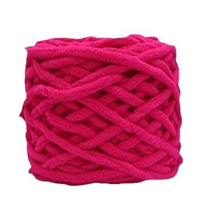 Gomitolo di lana ciniglia spessa rosa per maglieria a mano e progetti all'uncinetto