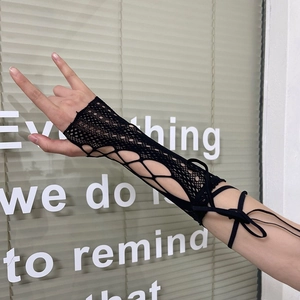 Gants mitaines résille noirs Y2K avec laçage en ruban et détail noeud style urbain