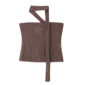 Haut court dos nu marron avec broderie pailletée, motifs étoiles et longs liens