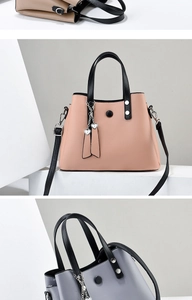 Détails de sacs à main élégants en similicuir beige, rose et gris avec pendentifs en cœur