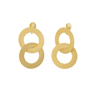 Boucles d'oreilles minimalistes à double anneau en or mat avec texture en métal brossé