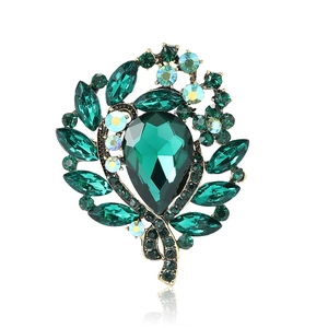 Exquisite vintage flower brooch with green drop-shaped crystal and gold alloy finish