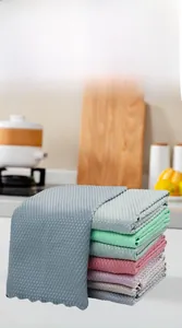 Détail montrant les couleurs des chiffons en microfibre à écailles avec texture diamant
