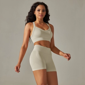 Ensemble de yoga sans couture pour femme avec brassière et short à taille haute