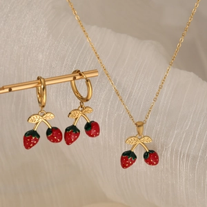 Parure de bijoux fraise en acier inoxydable doré avec collier et boucles d'oreilles