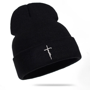 Bonnet en maille noir hip hop avec broderie Faith et croix pour l'hiver froid