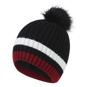 Berretto in maglia a righe da donna con pompon per sci e calore invernale
