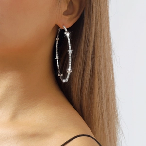 Grandi orecchini a cerchio argento con stelle di cristallo brillanti da donna