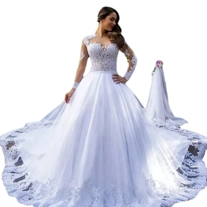 Robe de mariée élégante en dentelle à manches longues avec traîne cathédrale et appliqués floraux