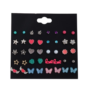 Set di orecchini a lobo per donna con disegni a fiori, cuori, farfalle e perline eleganti