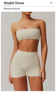 Zweiteiliges Set in Hafer-Aprikose mit Bandeau-Top und hochtaillierten Yoga-Shorts
