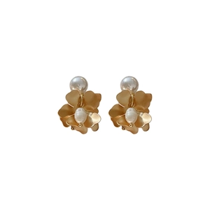 Vintage gold flower stud earrings with elegant freshwater pearls on a white background