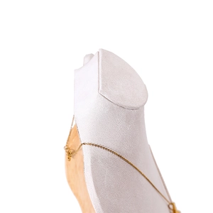 Elegant gold necklace displayed on a white minimalist portrait mannequin bust stand