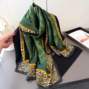 Fashion Scarf Leopard Floral Print Satin Satin Like Long Shawl Sun Protection Wrap Elegant Versatile Accessory For Women