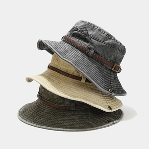 Cappello da pescatore outdoor in cotone ricamato con cinturino in pelle e fibbia metallica
