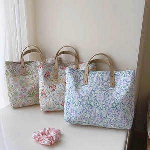 Sacs cabas fleuris en coton avec anses en cuir et chouchous assortis en trois motifs