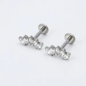 Piercing labret en titane F136 serti de cinq zircons marquises en forme de couronne