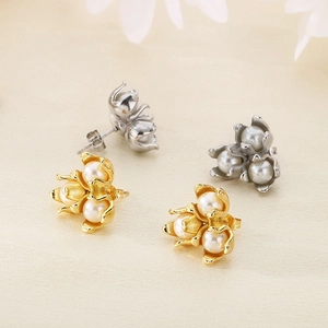 Macro shot of lily-of-the-valley pearl earrings in gold and silver stainless steel