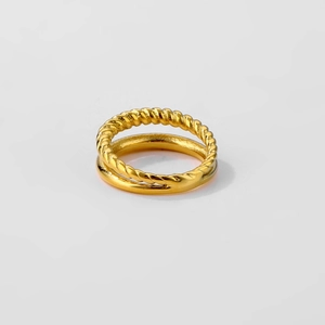 Minimalist double-layer gold rings set with polished band and twisted rope texture design