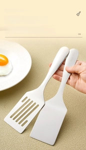 Detail of SUS 304 stainless steel spatula set with ergonomic handle and polished edges