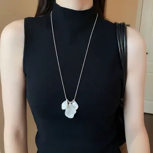 Minimalist Long Sweater Chain Necklace With White Petal Pendants Alloy Silver Color Niche Design Jewelry For Women