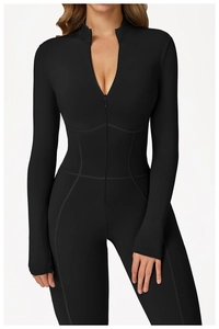 Détail d'un body noir à manches longues avec col montant, zip frontal et coutures corset