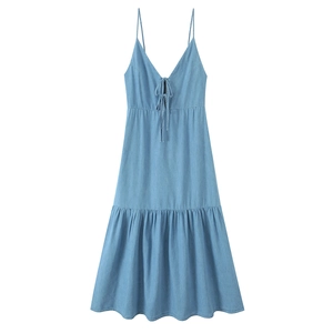 Robe midi bleu clair à fines bretelles avec décolleté en V et nœud décoratif chic