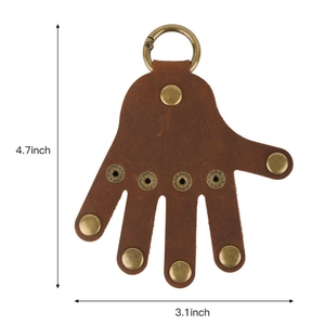 Porte-clés main en cuir vintage marron avec rivets en métal et dimensions