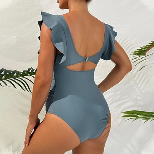 Maillot de bain de maternité bleu avec manches à volants et dos nu élégant