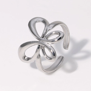 Minimalist silver clover open ring in stainless steel with a high-polished metallic finish