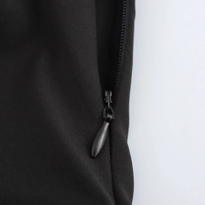 Elegantes schwarzes ärmelloses Maxikleid mit hochwertigem unsichtbarem Reißverschluss-Detail