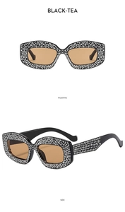 Detailansicht der schwarzen Sonnenbrille mit Teegläsern und funkelndem Strassbesatz