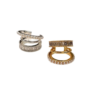 Three-layer ear cuff with pearls and cubic zirconia in gold and silver finish