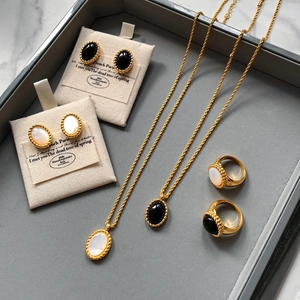 French Retro Gold Plated Oval Pendant Necklace Earrings And Ring With Agate Mother Of Artificial Pearl Inlay For Women Vintage Style