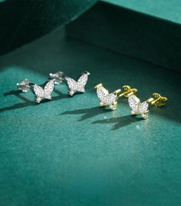 Détail de puces papillon en argent et or avec poinçon S925 et zircons brillants