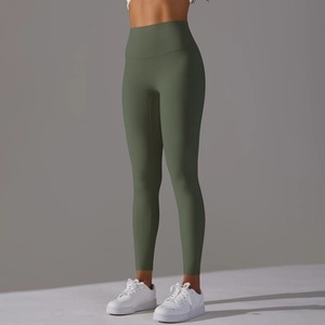 Vue latérale du legging de yoga vert olive à taille haute avec effet push-up sans couture