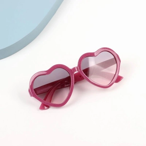 Detail of heart-shaped glitter sunglasses with pink gradient lenses and resin frame