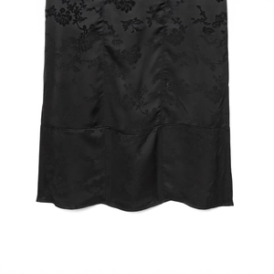 Robe longue noire sans manches élégante avec texture jacquard florale et détails d'ourlet