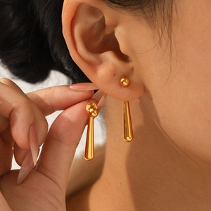 Minimalist Stainless Steel Waterdrop Stud Earrings Gold Plated Teardrop Earrings For Women Elegant Geometric Ear Jewelry Gift