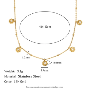 Halskette aus 18K vergoldetem Edelstahl mit 5 Gänseblümchen-Anhängern und Perlenkette