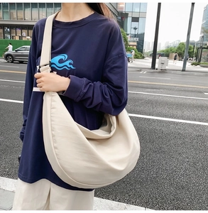 Large capacity beige oxford cloth crescent bag with adjustable wide shoulder strap details