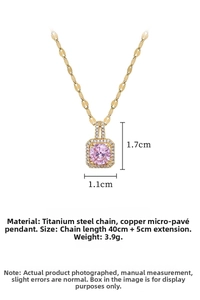 Makro-Detail des quadratischen rosa Zirkon-Anhängers 1,7x1,1cm an goldener Titankette