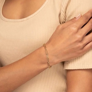 Elegant gold paperclip link chain bracelet for women in a minimalist fashion style