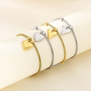 Detail of adjustable heart snake chain bracelets in gold and silver plating