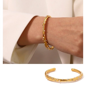 18K gold-plated stainless steel cuff bracelet with pearls and sparkling zircons