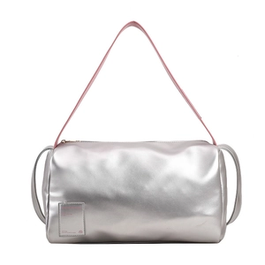 Silberne Metallic-Kissentasche mit rosa Gurt, große Schultertasche für Damen