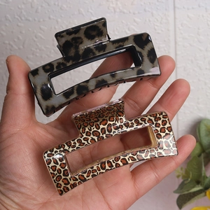 Two-piece rectangular leopard print hair claws in grey and classic brown resin