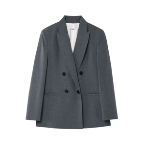 Vue détaillée du blazer croisé gris foncé montrant la texture fine du tissu
