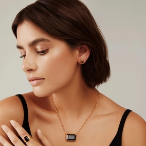 Conjunto de joyas vintage en latón bañado en oro de 18k con ónix negro rectangular