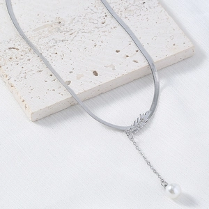 Silver snake chain necklace featuring leaf pendant with zircons and pearl drop